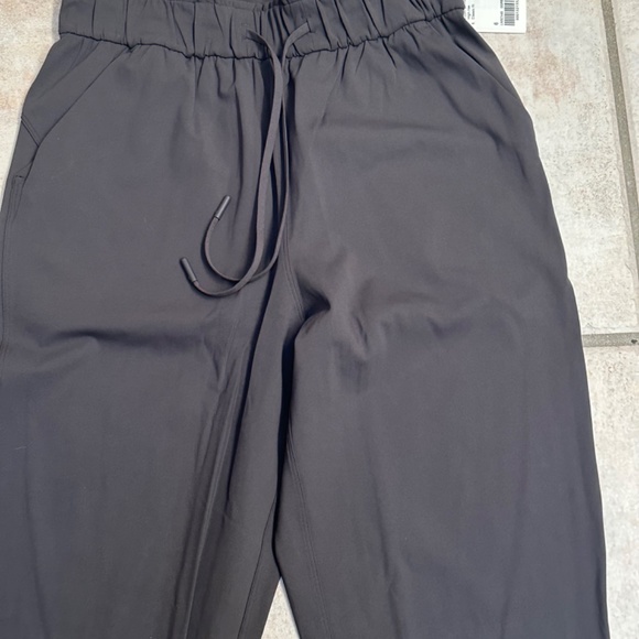 New Lululemon Stretch HR Jogger in grey sage - Picture 2 of 14
